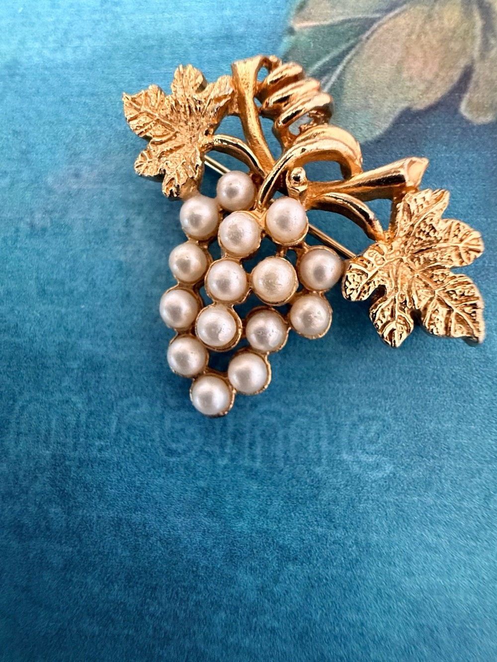 Gold Tone Pearl Grape Cluster Brooch - Elegant Women’s Jewelry